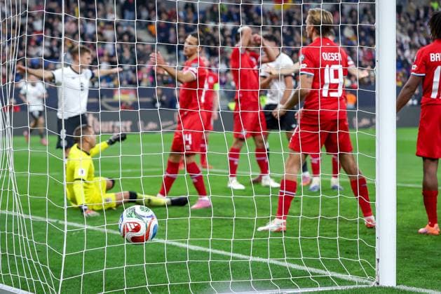 10.10.2025, Fußball, Länderspiel, Deutschland - Luxemburg, UEFA WM-Qualifikation, 2025 2026, Gruppe A, PreZero Arena in Sinsheim: Torjubel nach dem Tor zum 4:0 durch Torschütze Joshua Kimmich (GER 06) Symbolbild der Balls chlägt im Netz ein DFB regulations prohibit any use of photographs as image sequences and or quasi-video. Baden-Württemberg Deutschland