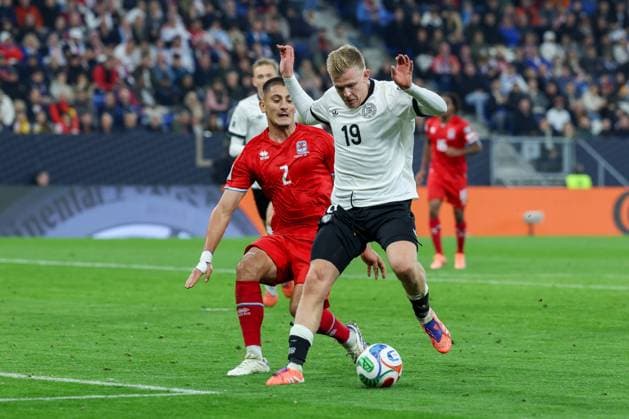 l-r: im Zweikampf, Aktion, mit Seid Korac 2 (Luxemburg), Jonathan Burkardt 19 (Deutschland), Deutschland vs. Luxemburg, Fussball, WM-Qualifikation, 10.10.2025 Sinsheim Baden-Wuerttemberg Deutschland