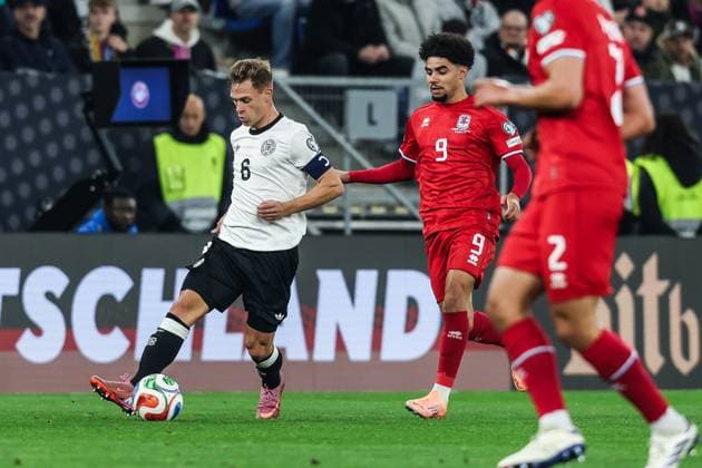 Fussball, UEFA European Qualifiers WM Qualifikation Europa Gruppe A - 7.Spieltag Deutschland - Luxemburg 10.10.2025, PreZero Arena Joshua Kimmich (Deutschland, 6) Aiman Daardari (Luxemburg, 9) Sinsheim PreZero Arena Baden-Württemberg Deutschland