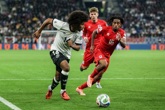Fussball, UEFA European Qualifiers WM Qualifikation Europa Gruppe A - 7.Spieltag Deutschland - Luxemburg 10.10.2025, PreZero Arena Karim Adeyemi (Deutschland, 14) Leandro Barreiro (Luxemburg, 16) Sinsheim PreZero Arena Baden-Württemberg Deutschland