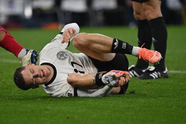 10.10.2025, xjrdrx, Fussball WM-Qualifikation 2026, Deutschland - Luxemburg v.l. Florian Wirtz (Deutsche Fussball Nationalmannschaft DFB) verletzt, Verletzung, Schmerz, Schmerzen (DFL DFB REGULATIONS PROHIBIT ANY USE OF PHOTOGRAPHS as IMAGE SEQUENCES and or QUASI-VIDEO) Sinsheim