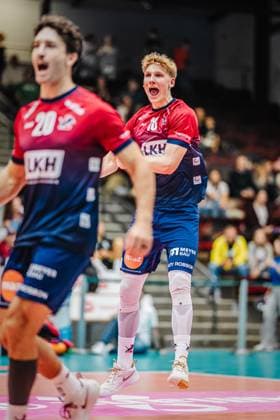 Volleyball Herren Saison 2025 2026 Liga Cup 2025 SVG Lüneburg vs. FT 1844 Freiburg 10.10.2025 Axel Larsen ( 18 SVG Lüneburg) jueblt und springt vor Freude