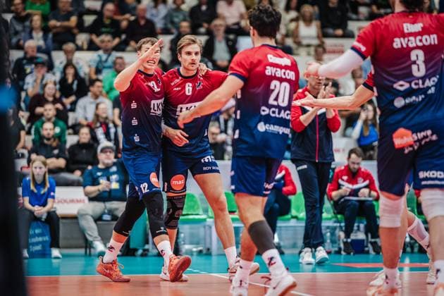Volleyball Herren Saison 2025 2026 Liga Cup 2025 SVG Lüneburg vs. FT 1844 Freiburg 10.10.2025 Die Mannschaft der SVG Lüneburg jubelt