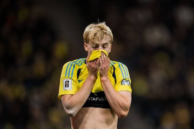 251010 Lucas Bergvall of Sweden looks dejected after the FIFA World Cup, WM, Weltmeisterschaft, Fussball Qualifier football match between Sweden and Switzerland on October 10, 2025 in Stockholm. Photo: Jesper Zerman BILDBYRAN kod JZ JM0740 bbeng fotboll football soccer fotball vm-kval kval fifa world cup qualifier qualifier qualification sverige sweden sverige a schweiz switzerlandbbauto depp Copyright: JESPERxZERMAN BB251010JZ072