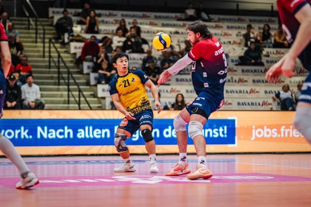 Volleyball Herren Saison 2025 2026 Liga Cup 2025 SVG Lüneburg vs. FT 1844 Freiburg 10.10.2025 Jesse Elser ( 3 SVG Lüneburg) bei der Annahme