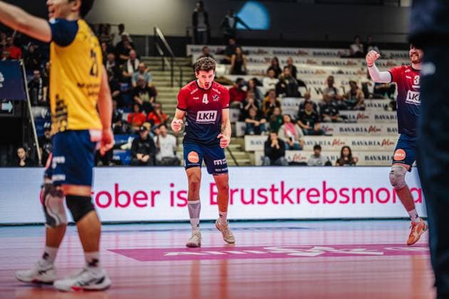 Volleyball Herren Saison 2025 2026 Liga Cup 2025 SVG Lüneburg vs. FT 1844 Freiburg 10.10.2025 Christopher Byam ( 4 SVG Lüneburg) jubelt