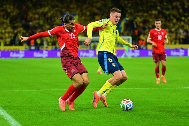 Strawberry Arena, Solna, Sweden, Oct 10th 2025: Emil Holm (6 Sweden) and Ricardo Rodriguez Araya (13 Switzerland) during the FIFA World Cup, WM, Weltmeisterschaft, Fussball Qualifiers game on October 10th 2025 between Sweden and Switzerland at Strawberry Arena in Solna, Sweden (Peter Sonander SPP) Copyright: xPeterxSonander SPPx spp-en-PeSo-PSon-20251010-223145_PS_0361