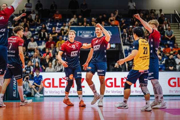 Volleyball Herren Saison 2025 2026 Liga Cup 2025 SVG Lüneburg vs. FT 1844 Freiburg 10.10.2025 Die Mannschaft der SVG Lüneburg jubelt