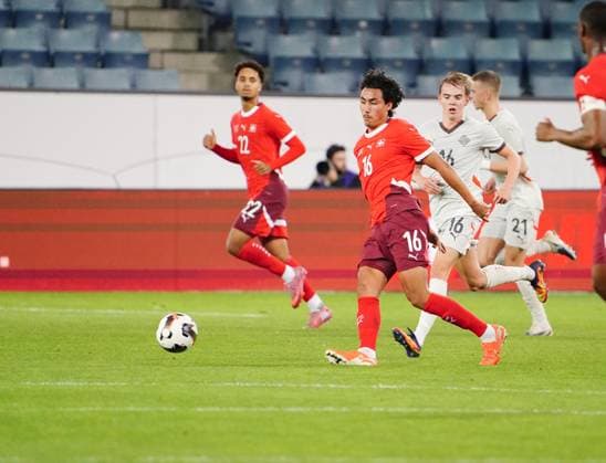 10.10.2025 Luzern Schweiz Swissporarena Fussball Herren European Under-21 Championship Schweiz-Island. Bild : Cheveyo Tsawa (SUI) Aktion Einzelbild