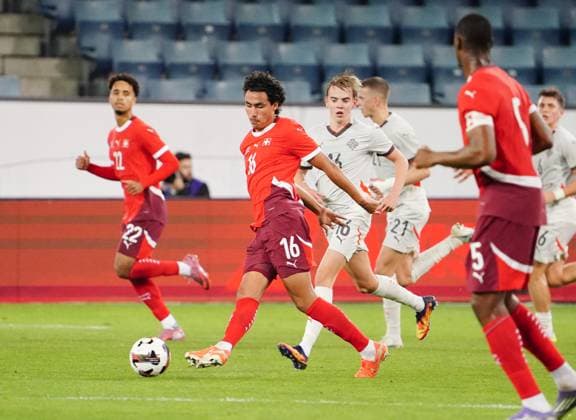 10.10.2025 Luzern Schweiz Swissporarena Fussball Herren European Under-21 Championship Schweiz-Island. Bild : Cheveyo Tsawa (SUI) Aktion Einzelbild