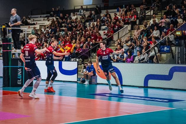 Volleyball Herren Saison 2025 2026 Liga Cup 2025 SVG Lüneburg vs. FT 1844 Freiburg 10.10.2025 Die Mannschaft der SVG Lüneburg jubelt