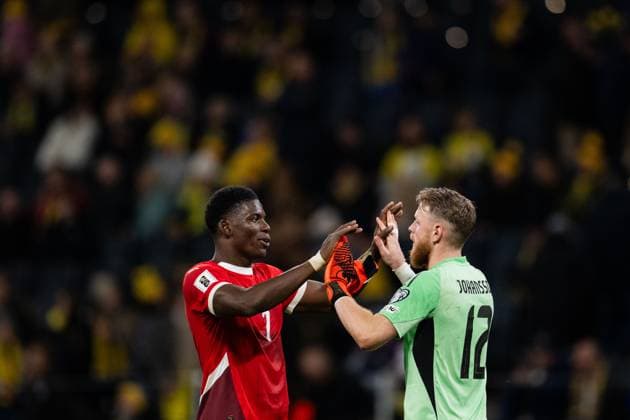 251010 Breel Embolo of Switzerland and goalkeeper Viktor Johansson of Sweden after the FIFA World Cup, WM, Weltmeisterschaft, Fussball Qualifier football match between Sweden and Switzerland on October 10, 2025 in Stockholm. Photo: Joel Marklund BILDBYRAN kod JM JM0740 bbeng fotboll football soccer fotball vm-kval kval fifa world cup qualifier qualifier qualification sverige sweden sverige a schweiz switzerlandbbauto Copyright: JOELxMARKLUND BB251010JM114
