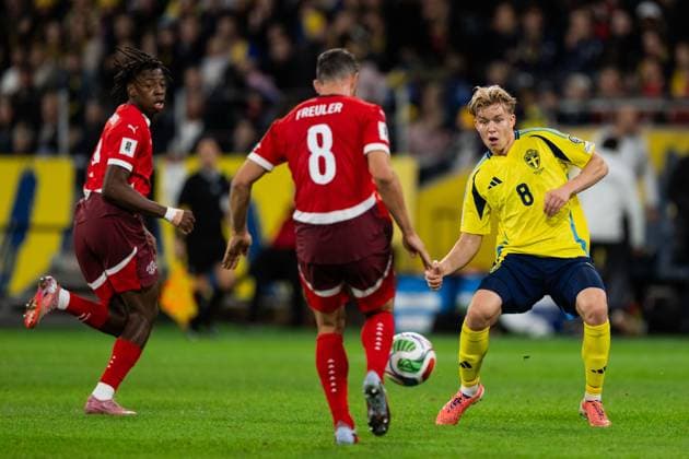 251010 Daniel Svensson of Sweden during the FIFA World Cup, WM, Weltmeisterschaft, Fussball Qualifier football match between Sweden and Switzerland on October 10, 2025 in Stockholm. Photo: Simon Hastegard BILDBYRAN kod SH JM0740 bbeng fotboll football soccer fotball vm-kval kval fifa world cup qualifier qualifier qualification sverige sweden sverige a schweiz switzerlandbbauto Copyright: SIMONxHASTEGARD BB251010SH057