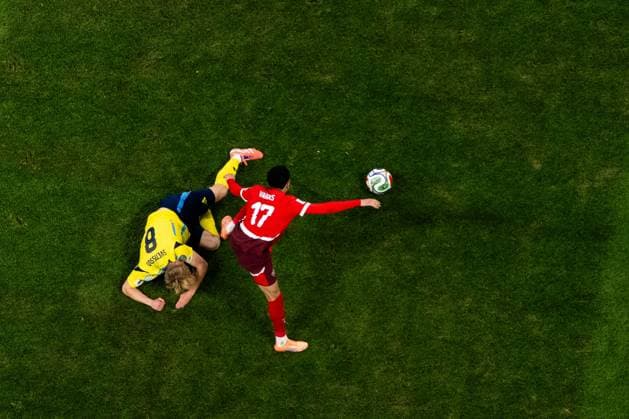 251010 Daniel Svensson of Sweden and Ruben Vargas of Switzerland during the FIFA World Cup, WM, Weltmeisterschaft, Fussball Qualifier football match between Sweden and Switzerland on October 10, 2025 in Stockholm. Photo: Emma Wallskog BILDBYRAN COP 320 JM0740 bbeng fotboll football soccer fotball vm-kval kval fifa world cup qualifier qualifier qualification sverige sweden sverige a schweiz switzerland Copyright: EMMAxWALLSKOG BB251010EW032
