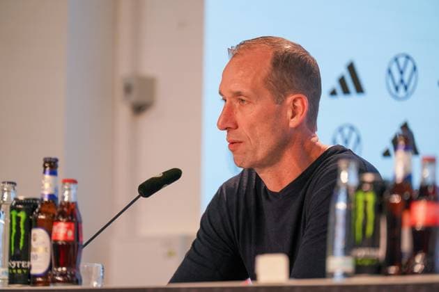 Fussball: FIFA WM Qualifikation Europa 2025 26, 7. Spieltag - Deutschland vs Luxemburg - PreZero-Arena (Sinsheim): Jeff Strasser (Trainer, Luxemburg) Pressekonferenz, Medien Sinsheim Baden-Württemberg Deutschland Copyright: xJOERANxSTEINSIEKx