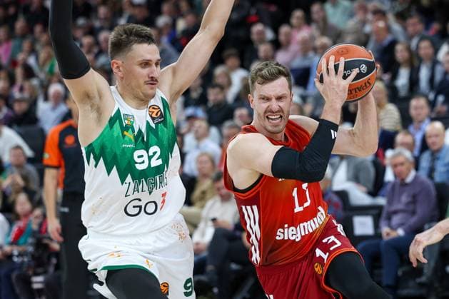 Andreas Obst (FC Bayern Basketball, 13) mit Ball, mit Edgaras Ulanovas (Zalgiris Kaunas, 92), GER, FC Bayern Basketball vs. Zalgiris Kaunas, Basketball, Euroleague, 3. Spieltag, Saison 2025 2026, 10.10.2025, GER, FC Bayern Basketball vs. Zalgiris Kaunas, Basketball, Euroleague, 3. Spieltag, Saison 2025 2026, 10.10.2025 Muenchen Copyright: xEibner-Pressefoto JennixMaulx EP_JML