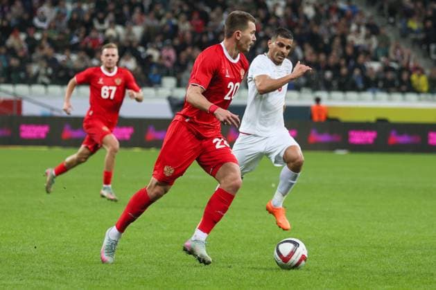 RUSSIA, VOLGOGRAD - OCTOBER 10, 2025: Russia s Dmitry Vorobyev (L) and Iran s Mohammad Mohebi are in action in a friendly football match between the Russian and the Iranian men s national football teams at Volgograd Arena. Dmitry Rogulin TASS  84736765