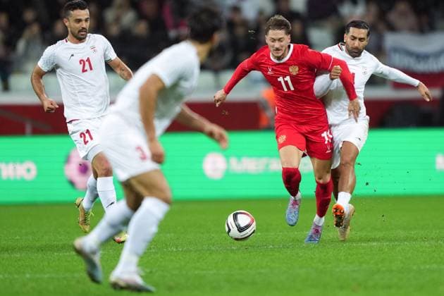 Russia Soccer Friendly Russia - Iran 9023623 10.10.2025 Iran s Omid Noorafkan looks on as Russia s Anton Miranchuk and Iran s Shoja Khalilzadeh struggle for the ball during the friendly soccer match between Russia and Iran, in Volgograd, Russia. Alexander Vilf Sputnik Volgograd Russia  Copyright: xAlexanderxVilfx