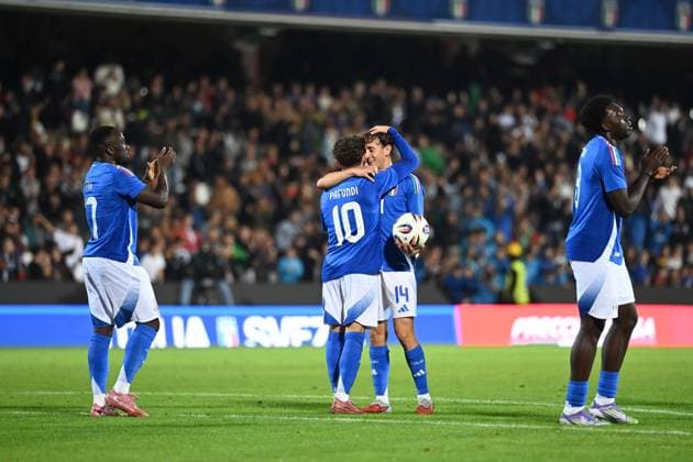 CALCIO - UEFA Campionato Europeo - Qualifying - Italy U21, U 21 vs Sweden U21 Tommaso Berti (Italy) greetings Simone Pafundi (Italy) during Qualifying - Italy U21 vs Sweden U21, UEFA European Football Championship in Cesena, Italy, October 10 2025 Cesena Italy  Copyright: xIPAxSport ABACAx