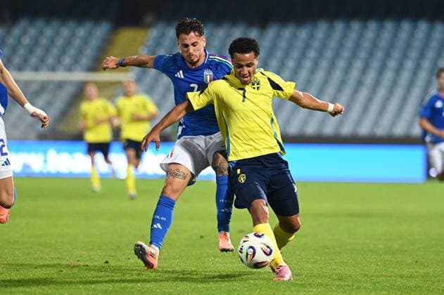 CALCIO - UEFA Campionato Europeo - Qualifying - Italy U21, U 21 vs Sweden U21 Momodou Sonko (Sweden) in action hindered by Luigi Cherubini (Italy) during Qualifying - Italy U21 vs Sweden U21, UEFA European Football Championship in Cesena, Italy, October 10 2025 Cesena Italy  Copyright: xIPAxSport ABACAx