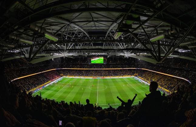 251010 People in the stands react during the FIFA World Cup, WM, Weltmeisterschaft, Fussball Qualifier football match between Sweden and Switzerland on October 10, 2025 in Stockholm. Photo: Joel Marklund BILDBYRAN kod JM JM0740 bbeng fotboll football soccer fotball vm-kval kval fifa world cup qualifier qualifier qualification sverige sweden sverige a schweiz switzerland publik genre jubel Copyright: JOELxMARKLUND BB251010JM130