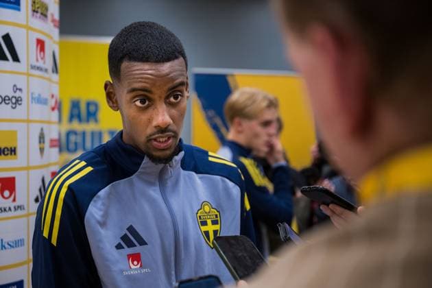 251010 Alexander Isak of Sweden in the mixed zone after the FIFA World Cup, WM, Weltmeisterschaft, Fussball Qualifier football match between Sweden and Switzerland on October 10, 2025 in Stockholm. Photo: Jesper Zerman BILDBYRAN kod JZ JM0740 bbeng fotboll football soccer fotball vm-kval kval fifa world cup qualifier qualifier qualification sverige sweden sverige a schweiz switzerlandbbauto Copyright: JESPERxZERMAN BB251010JZ108