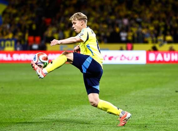 STOCKHOLM, SWEDEN 20251010 Sweden s Daniel Svensson during Friday s World Cup qualifying soccer match between Sweden and Switzerland at Strawberry arena, October 10, 2025 in Stockholm, Sweden. STOCKHOLM SWEDEN x60160x