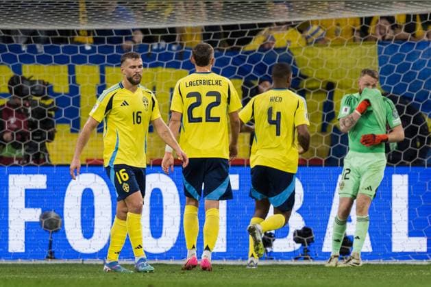 251010 Jesper Karlström of Sweden looks dejected after the 0-1 goal during the FIFA World Cup, WM, Weltmeisterschaft, Fussball Qualifier football match between Sweden and Switzerland on October 10, 2025 in Stockholm. Photo: Simon Hastegard BILDBYRAN kod SH JM0740 bbeng fotboll football soccer fotball vm-kval kval fifa world cup qualifier qualifier qualification sverige sweden sverige a schweiz switzerland depp Copyright: SIMONxHASTEGARD BB251010SH119