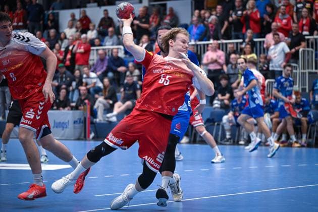 Deutschland, Handball, 2. Bundesliga, 7. Spieltag, 2025 2026, TuSEM Essen vs TV Großwallstadt, 10.10.2025, Sporthalle Am Hallo, Essen, Deutschland, Oskar Kostuj (TuSEM Essen, 55) beim Torwurf Copyright: xMarkusxVerwimpx