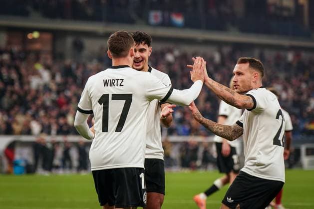 Fussball: FIFA WM Qualifikation Europa 2025 26, 7. Spieltag - Deutschland vs Luxemburg - PreZero-Arena (Sinsheim): Tor und Torjubel zum 1:0 Florian Wirtz (Deutschland, 17) Freude, Emotionen, Jubel mit David Raum (Deutschland, 22) Aleksandar Pavlovic (Deutschland, 5) Treffer wird allerdings nach VAR durch Schiedsrichter Nenad Minakovic (SRB) nicht gegeben. Sinsheim Baden-Württemberg Deutschland Copyright: xJOERANxSTEINSIEKx
