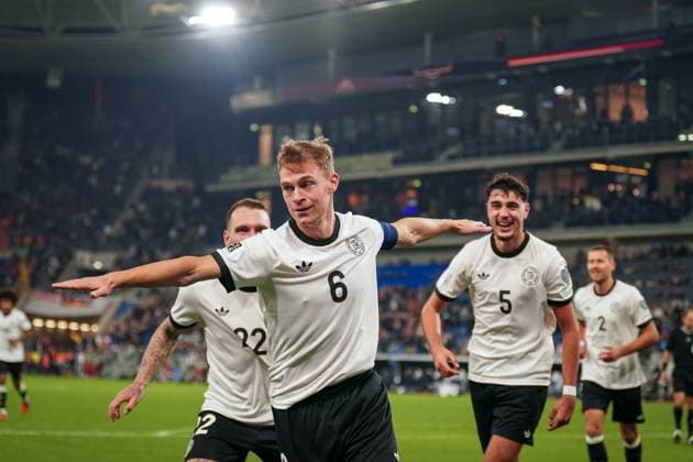 Fussball: FIFA WM Qualifikation Europa 2025 26, 7. Spieltag - Deutschland vs Luxemburg - PreZero-Arena (Sinsheim): Tor und Torjubel zum 4:0 durch Joshua Kimmich (Deutschland, 6) Freude, Emotionen, Jubel mit David Raum (Deutschland, 22) und Aleksandar Pavlovic (Deutschland, 5) Flieger- Hubschrauber-Geste Sinsheim Baden-Württemberg Deutschland Copyright: xJOERANxSTEINSIEKx