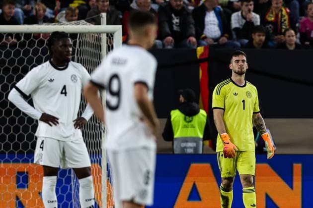 Torwart Dennis Seimen (Deutschland,1) nach dem 0-2 von Torschütze Stefanos Tzimas (Griechenland,9) - EM-Qualifikation U 21 Gruppe F Länderspiel Deutschland vs. Griechenland in der ad hoc Arena im Ernst-Abbe-Sportfeld in Jena - Aktion,Fußball,Mann,Männer,Deutschland,10.10.2025