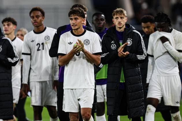 Tom Bischof (Deutschland,6) - EM-Qualifikation U 21 Gruppe F Länderspiel Deutschland vs. Griechenland in der ad hoc Arena im Ernst-Abbe-Sportfeld in Jena - Aktion,Fußball,Mann,Männer,Deutschland,10.10.2025