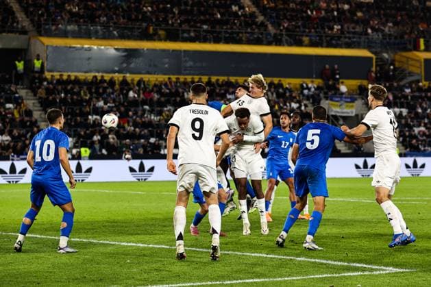 Torschütze Tom Alexander Rothe (Deutschland,13) trifft zum 2-2 - EM-Qualifikation U 21 Gruppe F Länderspiel Deutschland vs. Griechenland in der ad hoc Arena im Ernst-Abbe-Sportfeld in Jena - Aktion,Fußball,Mann,Männer,Deutschland,10.10.2025