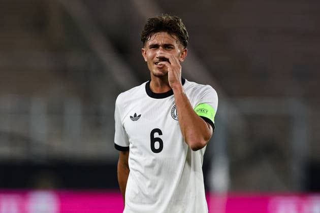 Tom Bischof (Deutschland,6) - EM-Qualifikation U 21 Gruppe F Länderspiel Deutschland vs. Griechenland in der ad hoc Arena im Ernst-Abbe-Sportfeld in Jena - Einzelbild,Aktion,Fußball,Mann,Männer,Deutschland,10.10.2025