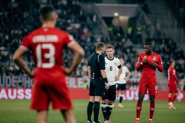 Sinsheim, Germany, October 10th 2025 Referee Referee Nenad Minakovic in a talk with Joshua Kimmich ( 6 - Germany) after VAR during the UEFA European Qualifiers match between Germany vs. Luxemburg at PreZero Arena, in Sinsheim, Germany. (Gabor Baumgarten SPP) Copyright: xGaborxBaumgartenx xSPPx Sportspressphoto_SPR40967