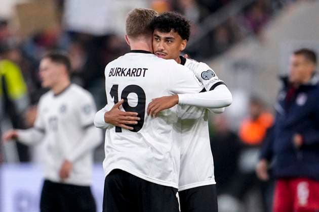 v.li.: Jonathan Burkardt (Deutschland, 19), Nathaniel Brown (Deutschland, 18), Deutsche Nationalspieler, Spieler der deutschen Auswahl (DFB-Team), Jubel nach dem Schlusspfiff, Freude über den Sieg, Sieger, Gewinner, jubelt, jubeln, fröhlich, positiv, freut sich, freuen, optimistisch, Highlight, Action, Aktion, 10.10.2025, Sinsheim (Deutschland), Fussball, WM-Qualifikation, Deutschland - Luxemburg, THE EVENT REGULATIONS PROHIBIT ANY USE OF PHOTOGRAPHS AS IMAGE SEQUENCES AND OR QUASI-VIDEOS.