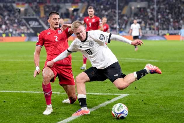 v.li.: Seid Korac (Luxemburg, 2), Jonathan Burkardt (Deutschland, 19), Zweikampf, Spielszene, Duell, duel, tackle, tackling, Dynamik, Action, Aktion, 10.10.2025, Sinsheim (Deutschland), Fussball, WM-Qualifikation, Deutschland - Luxemburg, THE EVENT REGULATIONS PROHIBIT ANY USE OF PHOTOGRAPHS AS IMAGE SEQUENCES AND OR QUASI-VIDEOS.