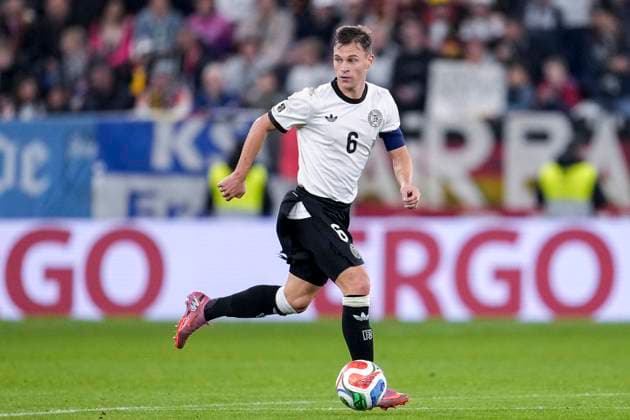 Joshua Kimmich (Deutschland, 6, Kapitän), am Ball, Freisteller, Ganzkörper, Einzelbild, Einzelfoto, Aktion, Action, 10.10.2025, Sinsheim (Deutschland), Fussball, WM-Qualifikation, Deutschland - Luxemburg, THE EVENT REGULATIONS PROHIBIT ANY USE OF PHOTOGRAPHS AS IMAGE SEQUENCES AND OR QUASI-VIDEOS.