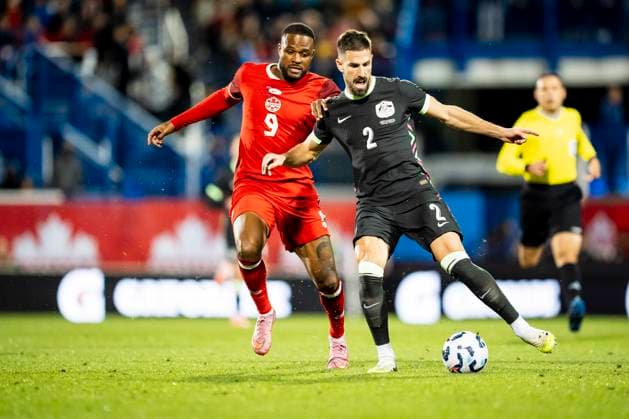 October 10, 2025, Montreal, Pq, CANADA: Australia s Milos Degenek (2) defends against Canada s Cyle Larin (9) during first half International Friendly, Länderspiel, Nationalmannschaft soccer action in Montreal, on Friday, October 10, 2025. Canada News - October 10, 2025 - ZUMAc35_ 20251010_zaf_c35_100 Copyright: xChristopherxKatsarovx