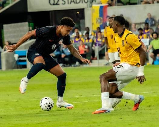 Oct 10, 2025. Sebastian Berhalter (8) of the US MenÃ¢â‚¬â ¢s Soccer Team in action vs Ecuador at Q2 stadium in Austin Texas. The USMST ties Ecuador 1-1. CSM Austin USA - ZUMAc04_ 20251010_zma_c04_039 Copyright: xRobertxBackmanx