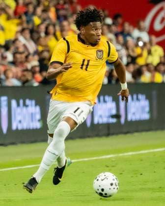 Oct 10, 2025. Alan Minda (11) of the Ecuador Soccer Team vs US MenÃ¢â‚¬â ¢s Soccer Team in action vs Ecuador at Q2 stadium in Austin Texas. The USMST ties Ecuador 1-1. CSM Austin USA - ZUMAc04_ 20251010_zma_c04_042 Copyright: xRobertxBackmanx