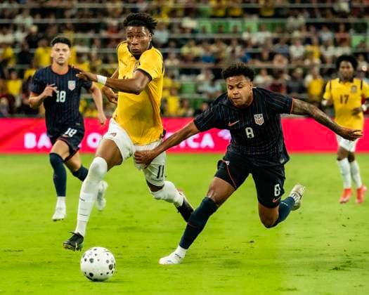 Oct 10, 2025. Alan Minda (11) of the Ecuador Soccer Team vs US MenÃ¢â‚¬â ¢s Soccer Team in action vs Ecuador at Q2 stadium in Austin Texas. The USMST ties Ecuador 1-1. CSM Austin USA - ZUMAc04_ 20251010_zma_c04_043 Copyright: xRobertxBackmanx