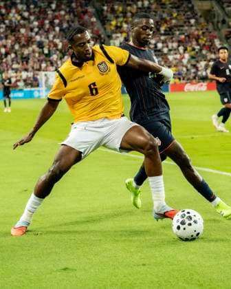 Oct 10, 2025. Jordy Alcivar (6) of the Ecuador Soccer Team vs US MenÃ¢â‚¬â ¢s Soccer Team in action vs Ecuador at Q2 stadium in Austin Texas. The USMST ties Ecuador 1-1. CSM Austin USA - ZUMAc04_ 20251010_zma_c04_044 Copyright: xRobertxBackmanx