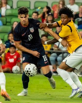 Oct 10, 2025. Max Arfsten (18) of the US MenÃ¢â‚¬â ¢s Soccer Team in action vs Ecuador at Q2 stadium in Austin Texas. The USMST ties Ecuador 1-1. CSM Austin USA - ZUMAc04_ 20251010_zma_c04_046 Copyright: xRobertxBackmanx