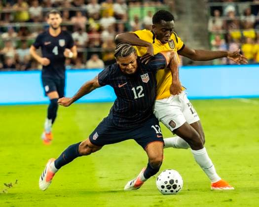 Oct 10, 2025. Miles Robinson (12) of the US MenÃ¢â‚¬â ¢s Soccer Team in action vs Ecuador at Q2 stadium in Austin Texas. The USMST ties Ecuador 1-1. CSM Austin USA - ZUMAc04_ 20251010_zma_c04_052 Copyright: xRobertxBackmanx