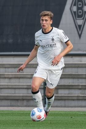 10.10.2025, Fussball: Freundschaftsspiel, Borussia Moenchengladbach - SC Preussen Muenster, Saison 2025 2026, Fohlenplatz am Borussia Park in Moenchengladbach. Oscar Fraulo (Borussia Moenchengladbach, 22) am Ball. Foto: Kirchner-Media Thomas Haesler Copyright: xKirchner-Media ThomasxHaeslerx