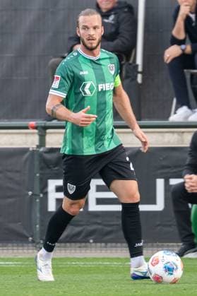 10.10.2025, Fussball: Freundschaftsspiel, Borussia Moenchengladbach - SC Preussen Muenster, Saison 2025 2026, Fohlenplatz am Borussia Park in Moenchengladbach. Jorrit Hendrix (SC Preussen Muenster, 20) am Ball. Foto: Kirchner-Media Thomas Haesler Copyright: xKirchner-Media ThomasxHaeslerx