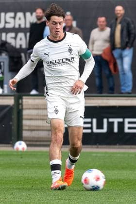 10.10.2025, Fussball: Freundschaftsspiel, Borussia Moenchengladbach - SC Preussen Muenster, Saison 2025 2026, Fohlenplatz am Borussia Park in Moenchengladbach. Philipp Sander (Borussia Moenchengladbach, 16) am Ball. Foto: Kirchner-Media Thomas Haesler Copyright: xKirchner-Media ThomasxHaeslerx