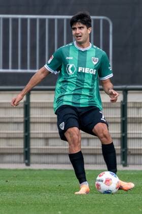 10.10.2025, Fussball: Freundschaftsspiel, Borussia Moenchengladbach - SC Preussen Muenster, Saison 2025 2026, Fohlenplatz am Borussia Park in Moenchengladbach. Batuhan Sertedemir (SC Preussen Muenster, 07) am Ball. Foto: Kirchner-Media Thomas Haesler Copyright: xKirchner-Media ThomasxHaeslerx